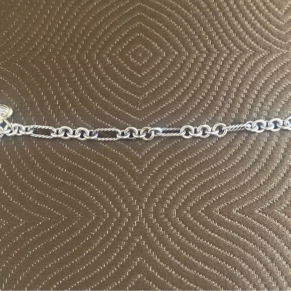 David Yurman Single Heart Bracelet. - Picture 2 of 4